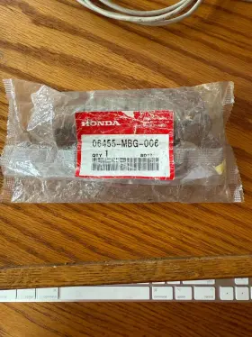 06455-mbg-006 Honda 06455-mat-006 Oem New Front Pad Set Never Opened