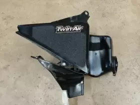 17253-kz4-j50 Honda Airbox Air Box Cleaner Intake Case Boot Tube - 2003 2004 Cr125r Cr125