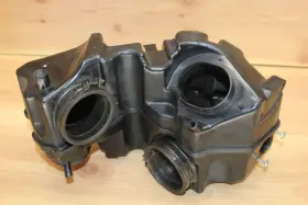13710-48g10 Suzuki 2006 2007 Vzr1800z Vzr1800 Z Airbox Chamber Air Filter Box