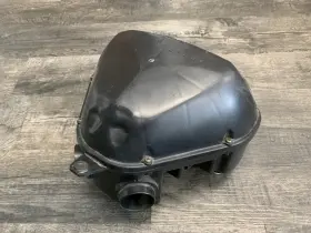 5sl-14421-00-00 Yamaha 2003-2009 R6s R6 Oem Air Filter Cleaner Box Case Cover Lid
